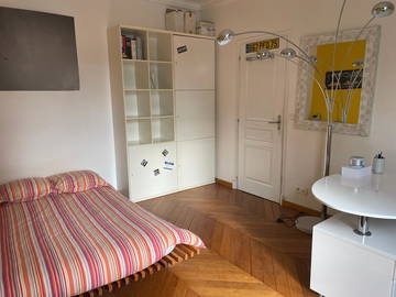 Roomlala | Chambre avec Vue sur La Place Du Marché, St Maur des Fossés