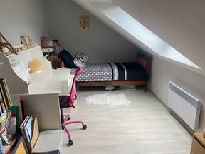 White roommate room girl