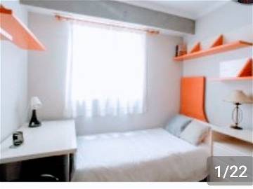 Roomlala | Chambre Calme Avec Armoire Intégrée Dans Bon Quartier