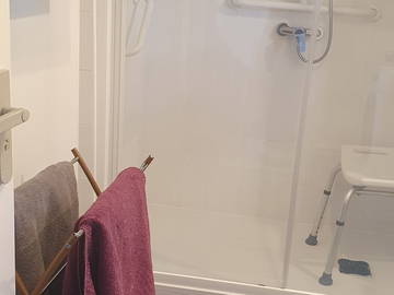 Homestay for rent in Asnières-Sur-Seine - photo 12: Bathroom-12