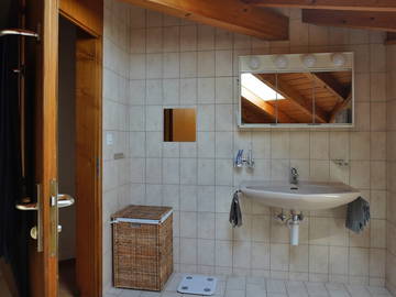 Chambre chez l'habitant à louer à La Grande Béroche - photo 15 : salle de bain-15