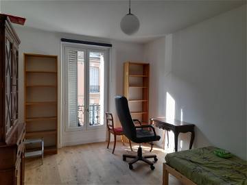 Roomlala | Chambre Chez L'habitant 13m2