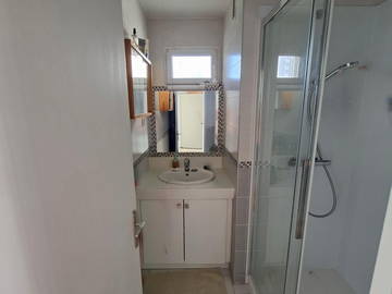 Homestay for rent in Colombes - photo 3: Bathroom-3