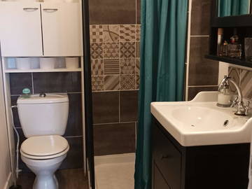 Kamer bij de gastheer te huur in Cubzac-Les-Ponts - foto 4: badkamer-4