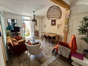 KAMER BY 'N INWONERSHUIS IN MAUREILHAN in 'n wynboer se huis