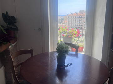 Chambre chez l'habitant à louer à Nice - photo 1 : salon-1