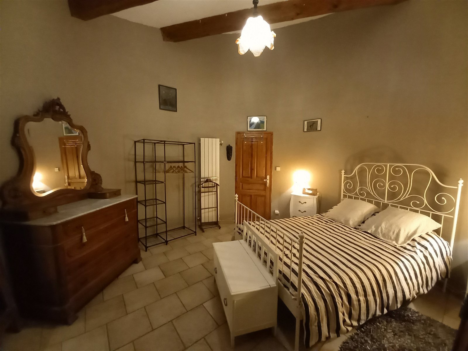 Gastgezin Istres 255351
