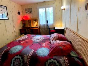 Air-conditioned Room At The Inhabitant. Ideal For Student
