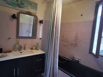 Chambre chez l'habitant à louer à Valezan - photo 13 : salle de bain-13