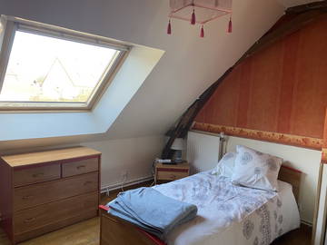 Chambre confortable avec lit simple de 90 cm, à 6 km de l'Université du Mans