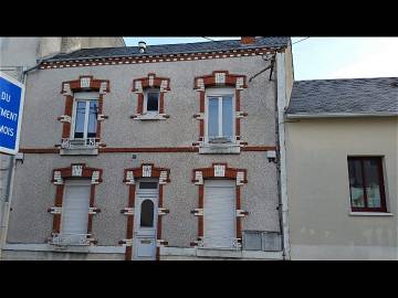 Roomlala | Chambre confortable bien isole à l étage d une grande maison