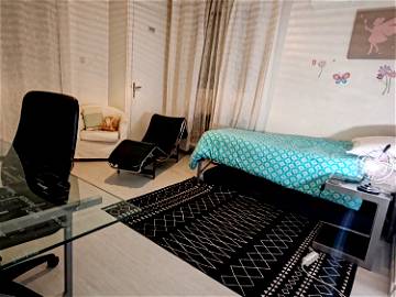 Roomlala | Chambre confortable proche carré de soie.