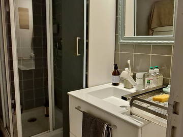 Homestay for rent in Paris - photo 7 : Bathroom-7