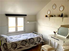 Cozy Bedroom With Dressing Room Very Bright Quiet Pleasant