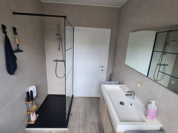 Colocation à louer à Waterloo - photo 9 : salle de bain-9