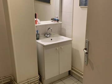 Chambre chez l'habitant à louer à Paris - photo 4 : salle de bain-4
