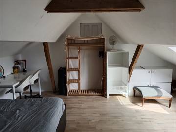 Roomlala | CHAMBRE D'HOTE - chambre dans les combles grande maison