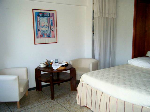 Room In The House Vence 8237-1