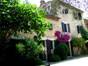 Guest Room For Rent In A Mas Provençal