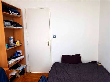 Roomlala | Chambre dans F4 73 m2, entièrement équipé, proche UTC, ESCOM