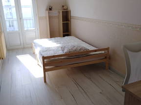 Habitación En El Apartamento Para Un Estudiante O Estudiante.