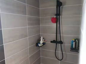 Zimmer im Haus mit Swimmingpool (Donzère)