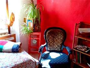 Chambre simple dans maison provençale