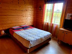 Room in a wooden chalet near A62