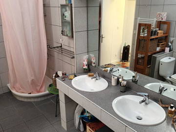 Chambre chez l'habitant à louer à Sète - photo 6 : salle de bain-6
