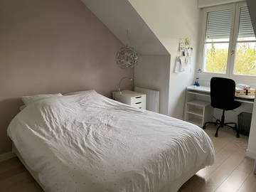 Homestay for rent in Chambourcy - photo 1 : Bedroom-1
