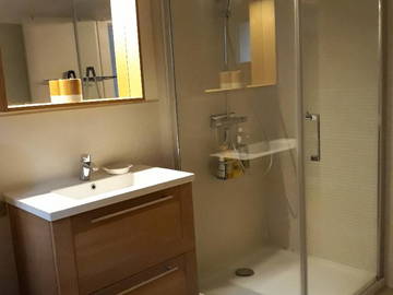 Chambre chez l'habitant à louer à Saint-Cyr-Sur-Loire - photo 4 : salle de bain-4