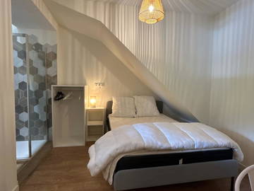 Chambre de 25m² + SDB PRIVÉE – Maison calme – 640 € CC – DISPONIBLE