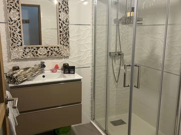 Chambre chez l'habitant à louer à Pancheraccia - photo 3 : salle de bain-3