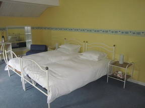 Double Room With 2 Twin Beds For Rent