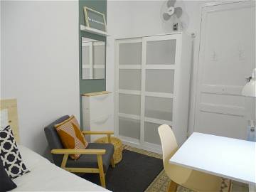 Roomlala | Chambre double confortable à Gracia (RH18-R9)