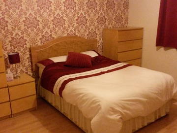 Roomlala | Chambre Double Spacieuse Dans Le Centre De Yeovil