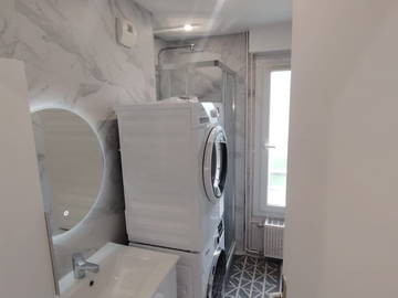 Colocation à louer à Saint-Genis-Pouilly - photo 1 : salle de bain-1