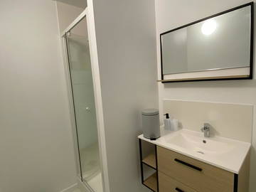 Colocation à louer à Cenon - photo 11 : salle de bain-11