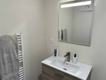 Chambre chez l'habitant à louer à Villers-Bocage - photo 5 : salle de bain-5