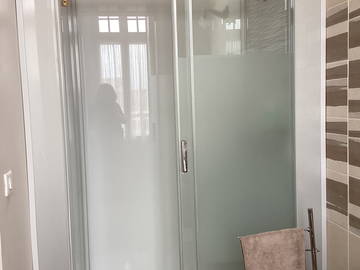 Chambre chez l'habitant à louer à La Neuville-Roy - photo 8 : salle de bain-8