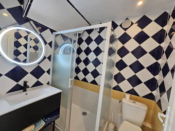 Shared housing for rent in Étrembières - photo 4 : Bathroom-4