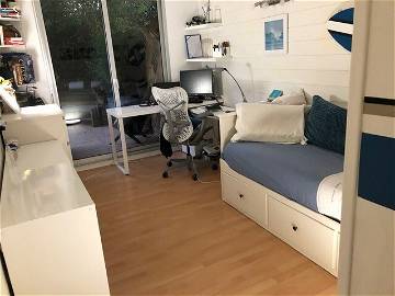 Roomlala | Chambre Etudiante A Louer Dans Appartement RDJ