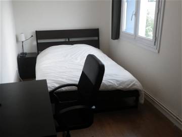 Roomlala | Chambre Grand Lit Dans Colocation Grenoble Centre