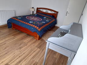 Se alquila habitacion independiente