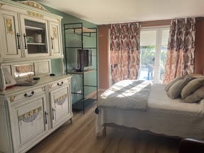 Independent room with private toilet and bathroom