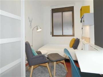 Roomlala | Chambre Intérieure Lumineuse Lit Double à Gracia (Rh20-R3)