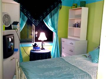 Roomlala | Chambre kamelia  pour  femme seulement  - 450$