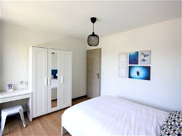 Roomlala | Chambre "LA TERRASSE" En Coloc' Premium à Annemasse