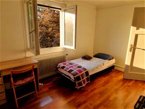 Bright Room for Rent in Bottens