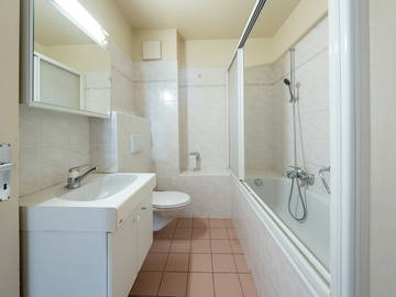 Gesamte Unterkunft zur Miete in Lausanne - Foto 3 : Badezimmer-3